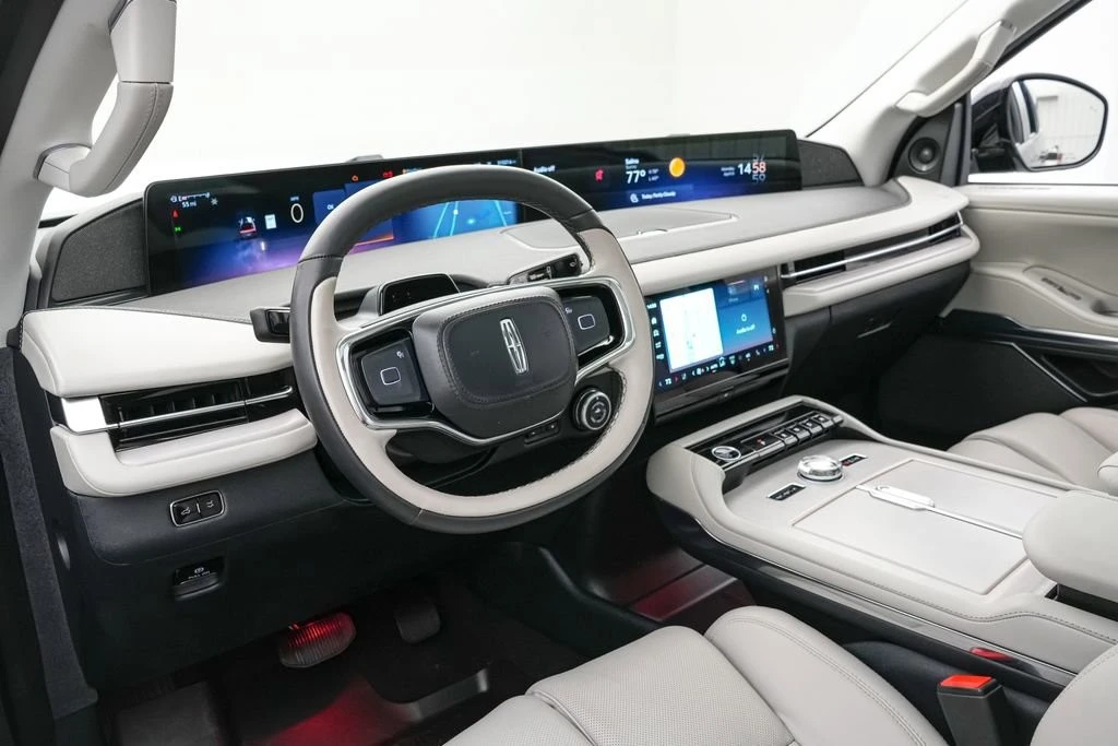 2025 Lincoln Navigator 4th Gen - Image 17 of 21