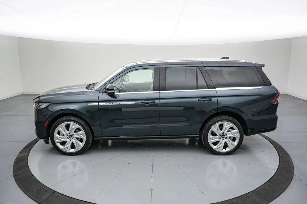 2025 Lincoln Navigator 4th Gen - Image 8 of 31