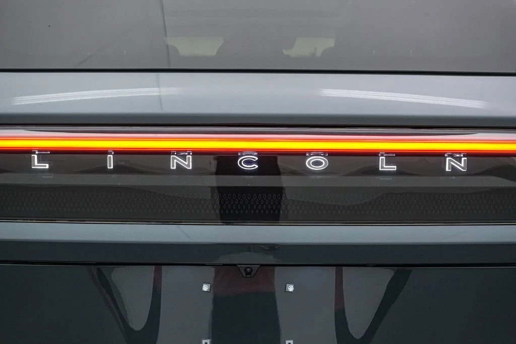 2025 Lincoln Navigator 4th Gen - Image 15 of 31