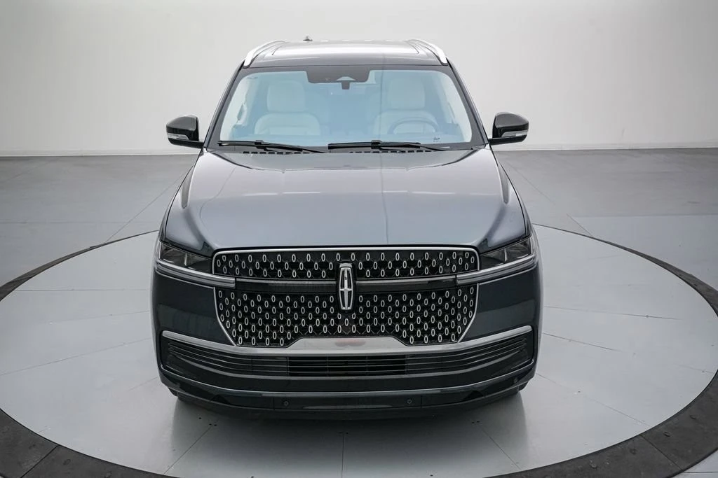 2025 Lincoln Navigator 4th Gen - Image 10 of 21