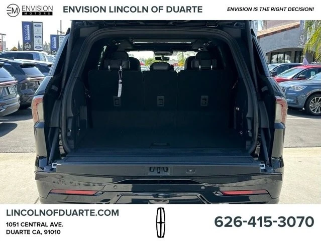 2025 Lincoln Navigator 4th Gen - Image 8 of 12