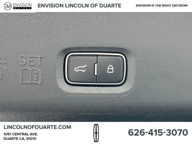 2025 Lincoln Navigator 4th Gen - Image 9 of 12