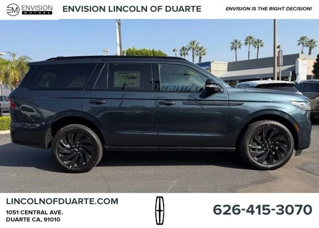 2025 Lincoln Navigator 4th Gen - Image 9 of 12