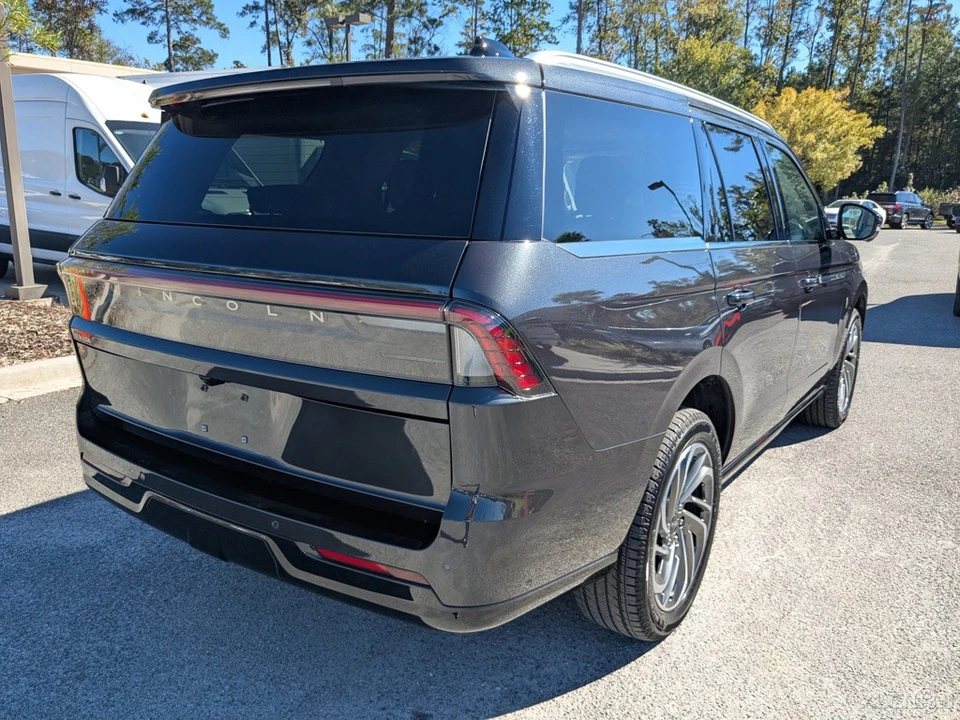 2025 Lincoln Navigator 4th Gen - Image 4 of 21