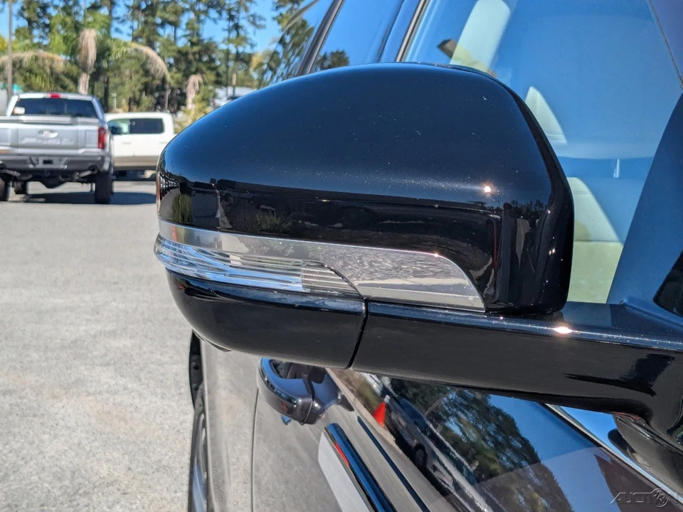 2025 Lincoln Navigator 4th Gen - Image 14 of 21