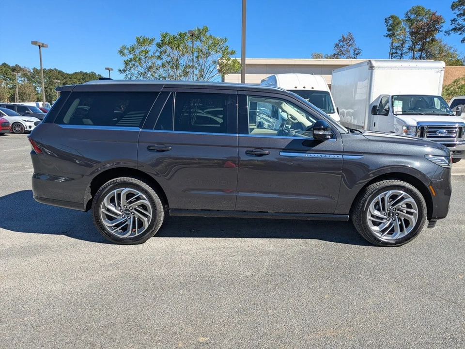 2025 Lincoln Navigator 4th Gen - Image 3 of 21