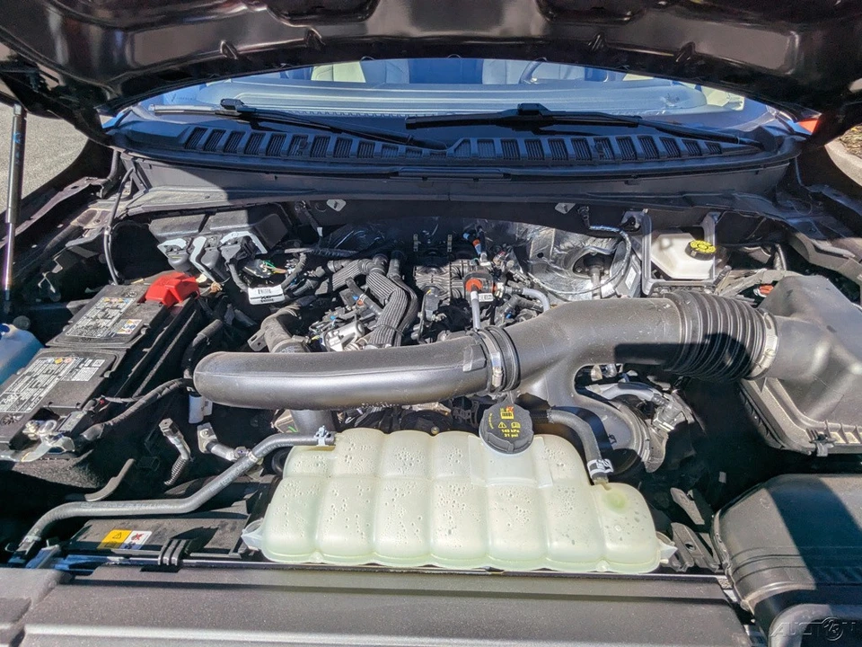 2025 Lincoln Navigator 4th Gen - Image 10 of 21