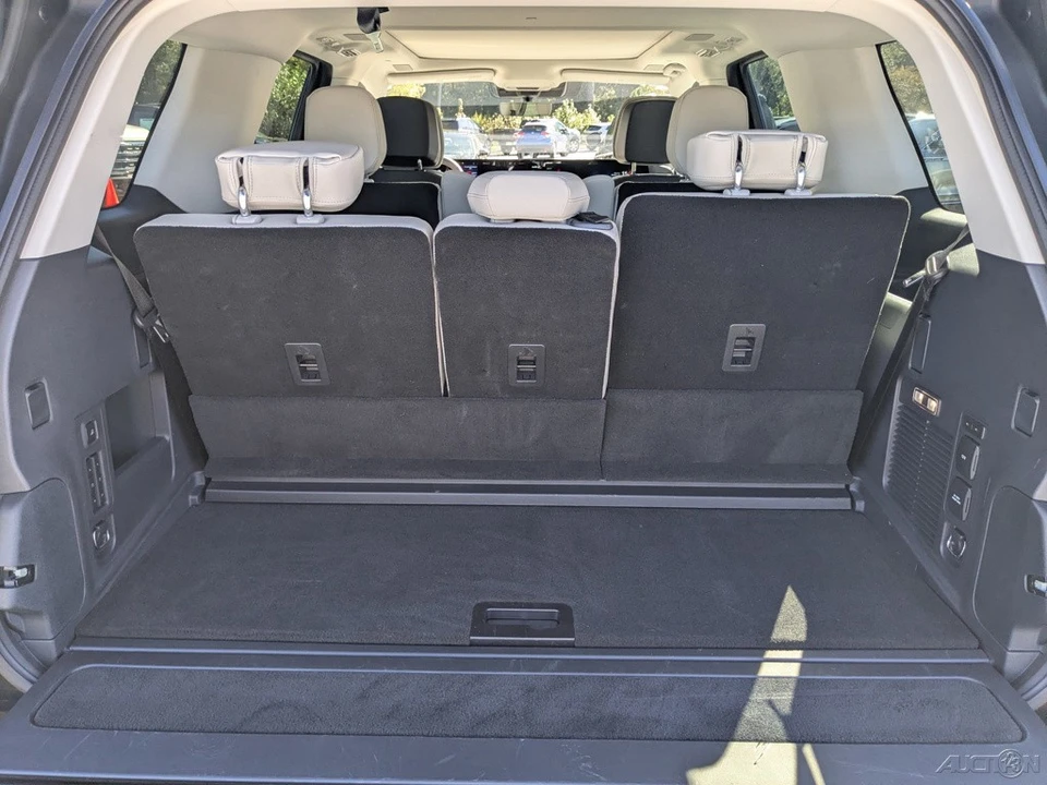 2025 Lincoln Navigator 4th Gen - Image 15 of 21