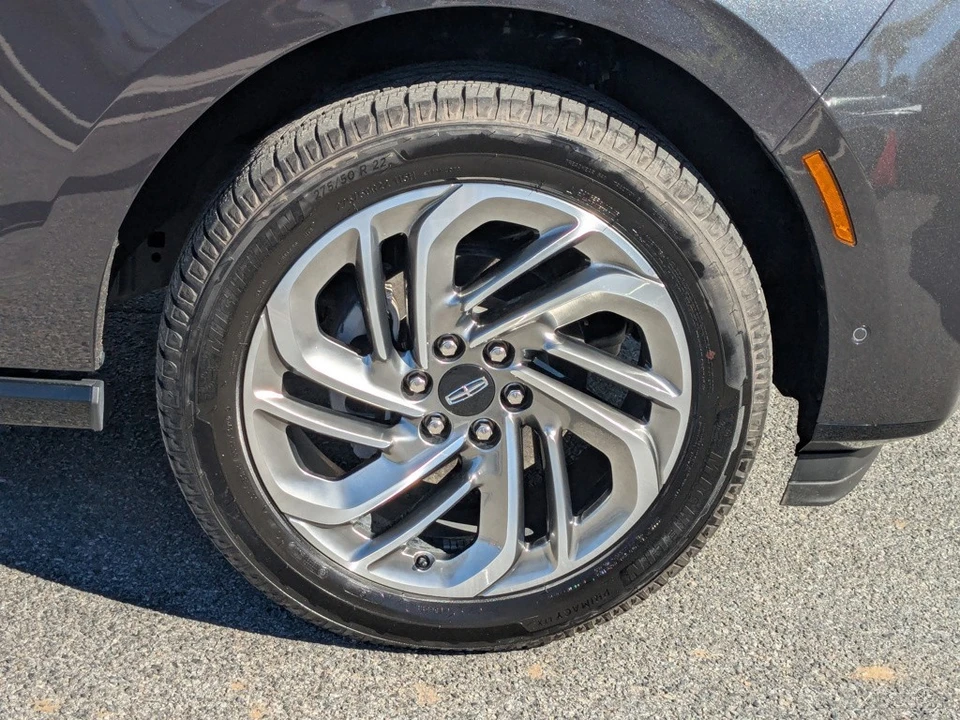 2025 Lincoln Navigator 4th Gen - Image 13 of 21