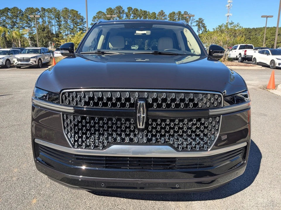 2025 Lincoln Navigator 4th Gen - Image 9 of 21