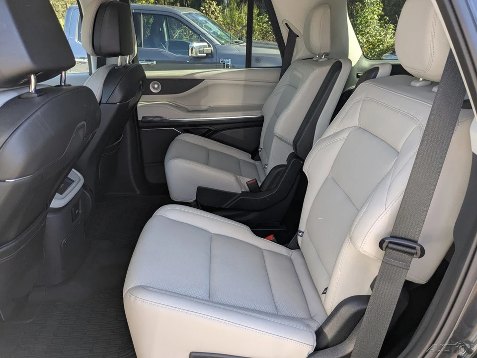 2025 Lincoln Navigator 4th Gen - Image 17 of 21