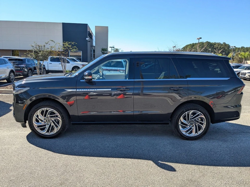 2025 Lincoln Navigator 4th Gen - Image 7 of 21