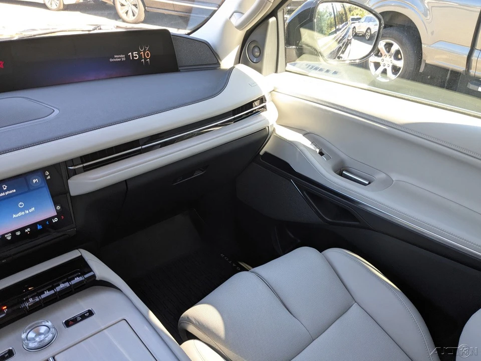 2025 Lincoln Navigator 4th Gen - Image 20 of 21