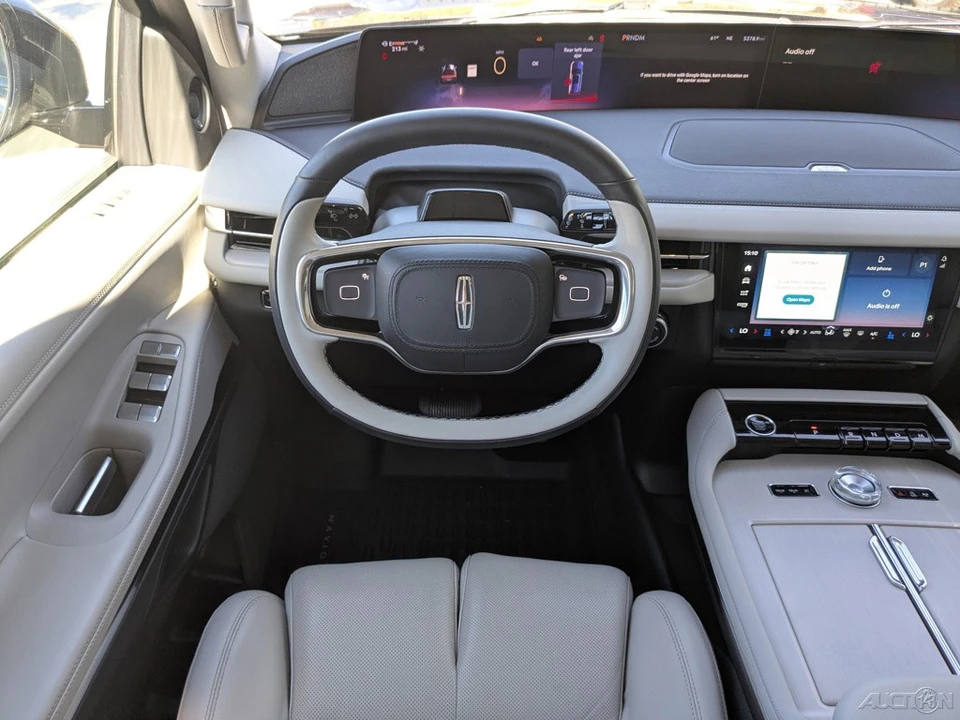 2025 Lincoln Navigator 4th Gen - Image 19 of 21