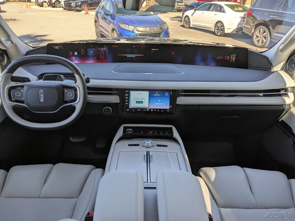 2025 Lincoln Navigator 4th Gen - Image 18 of 21