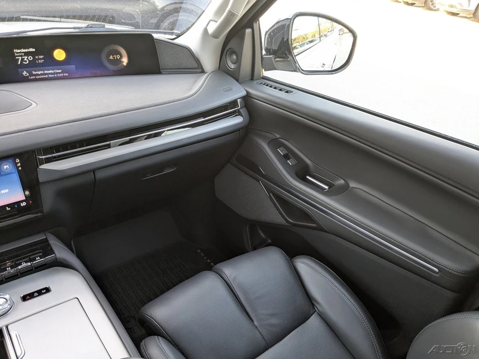 2025 Lincoln Navigator 4th Gen - Image 20 of 21
