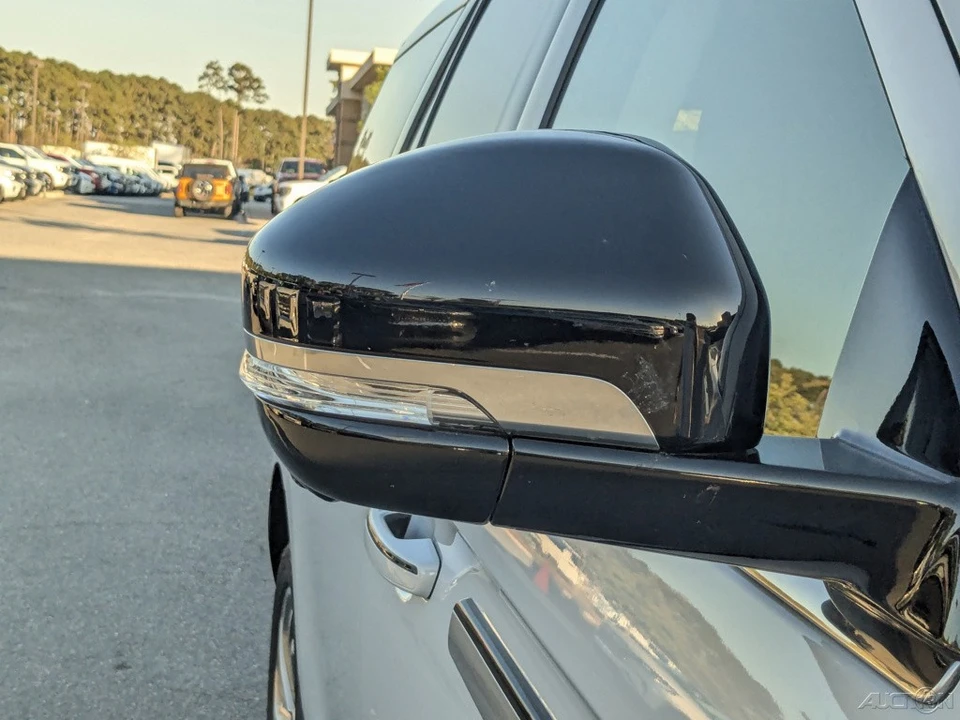 2025 Lincoln Navigator 4th Gen - Image 14 of 21