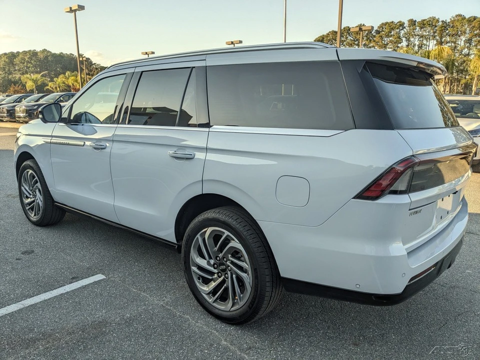 2025 Lincoln Navigator 4th Gen - Image 6 of 21