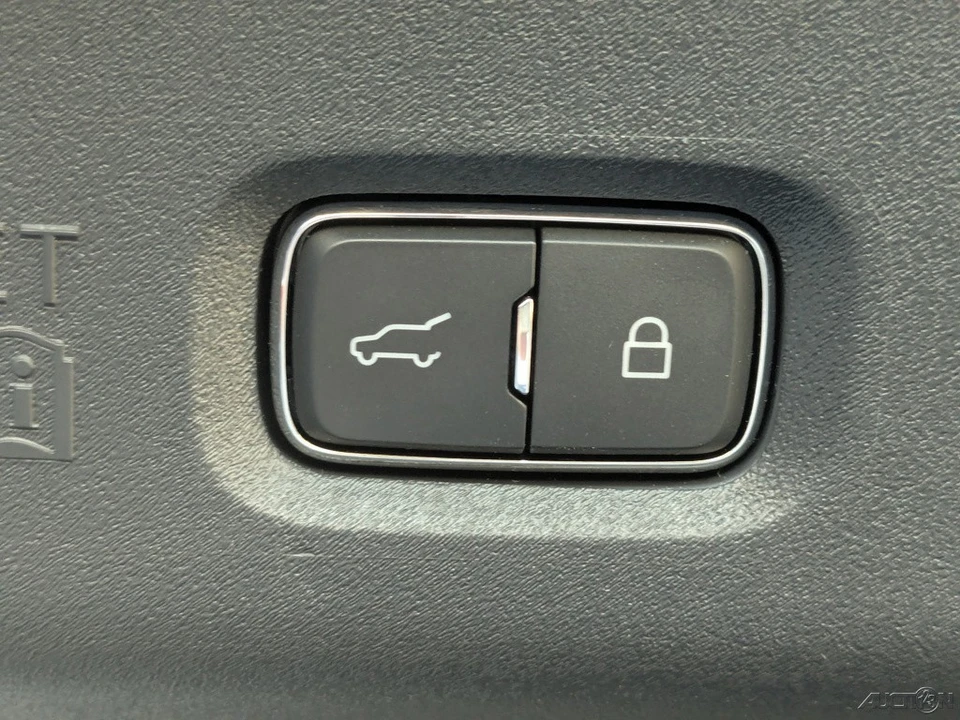 2025 Lincoln Navigator 4th Gen - Image 16 of 21