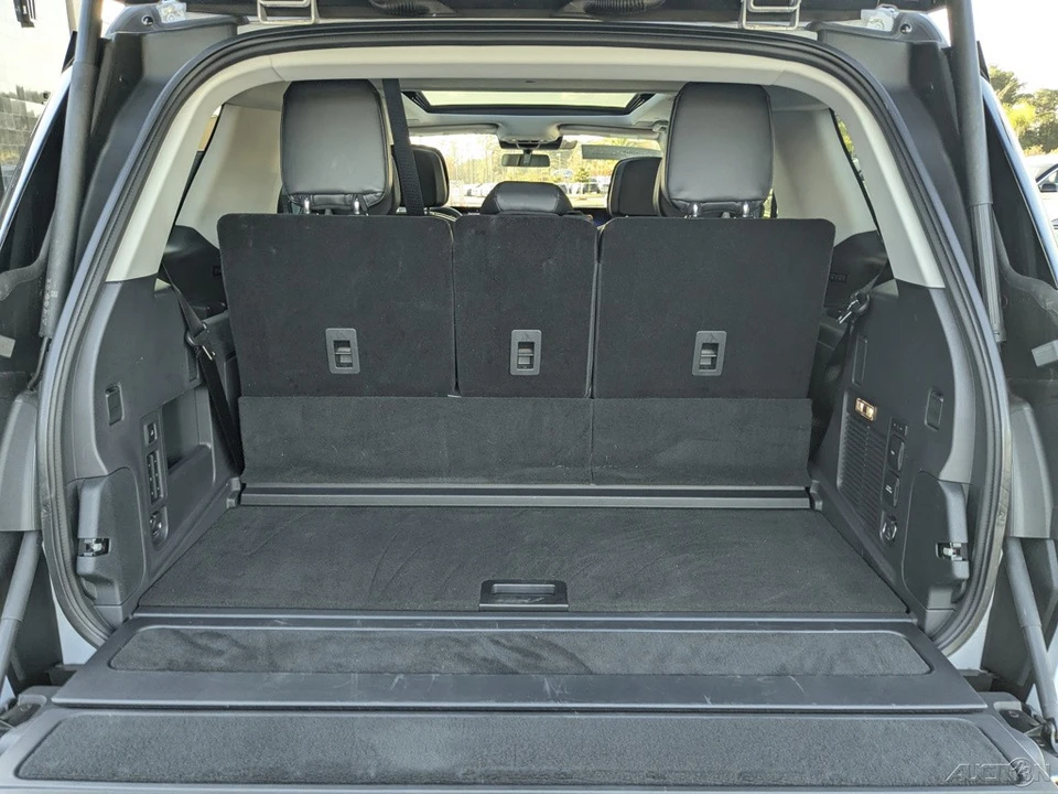 2025 Lincoln Navigator 4th Gen - Image 15 of 21
