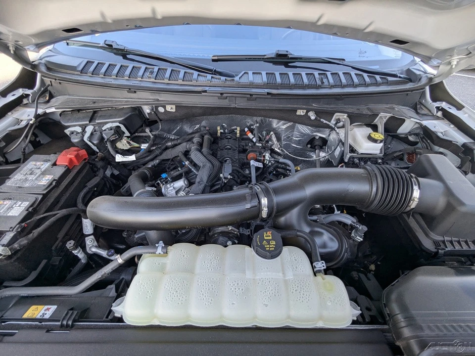 2025 Lincoln Navigator 4th Gen - Image 10 of 21