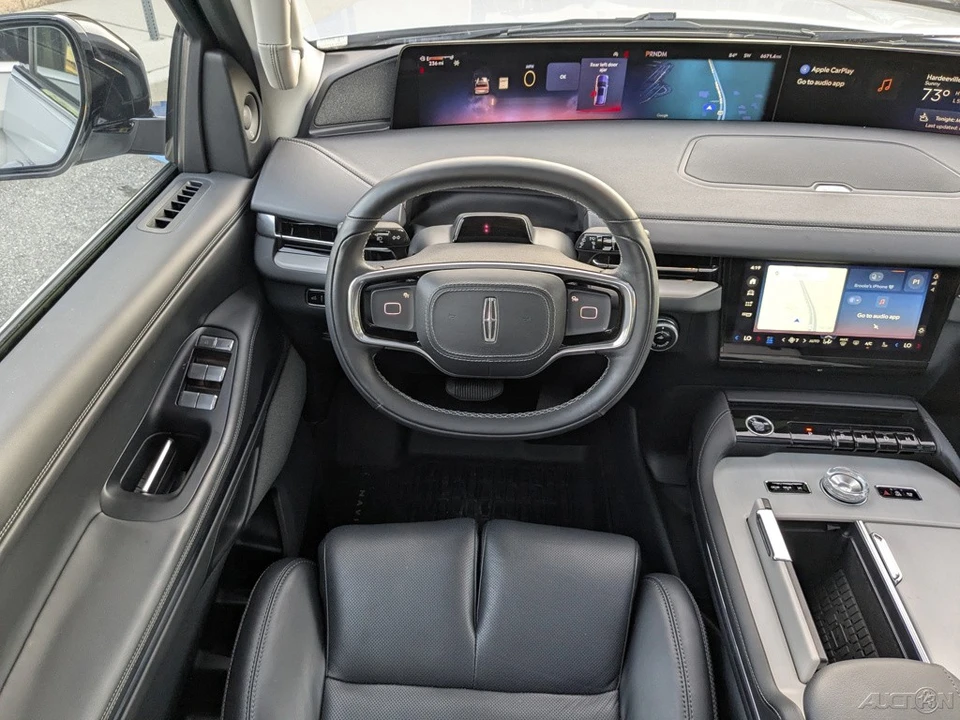 2025 Lincoln Navigator 4th Gen - Image 19 of 21