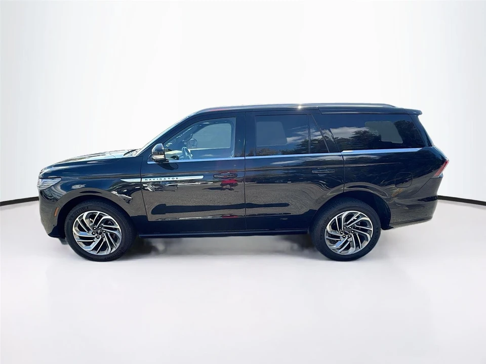 2025 Lincoln Navigator 4th Gen - Image 2 of 19