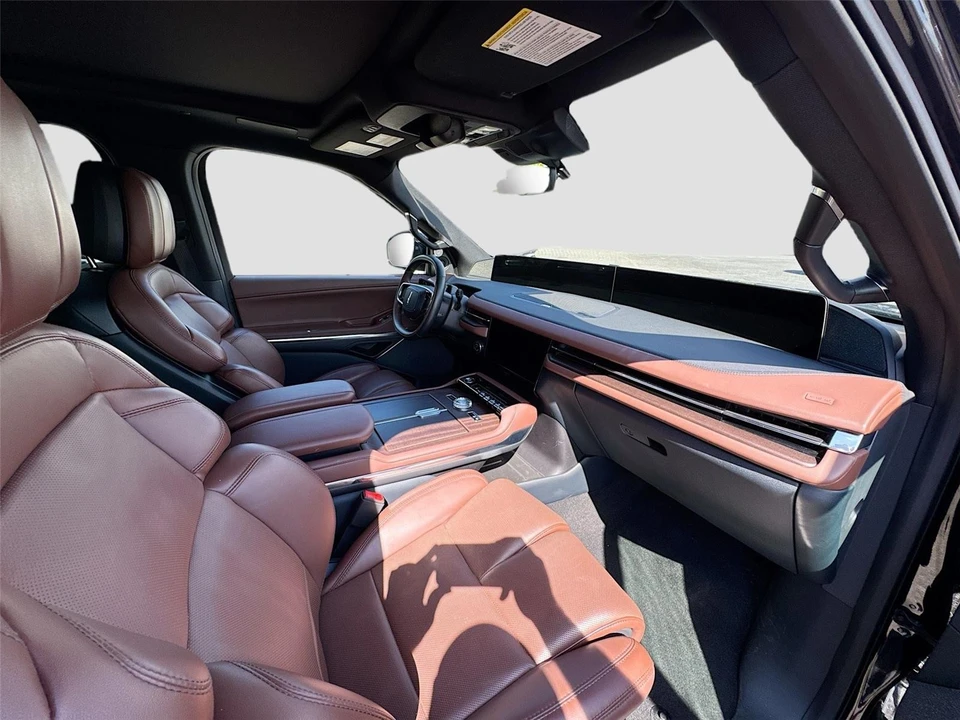 2025 Lincoln Navigator 4th Gen - Image 7 of 19