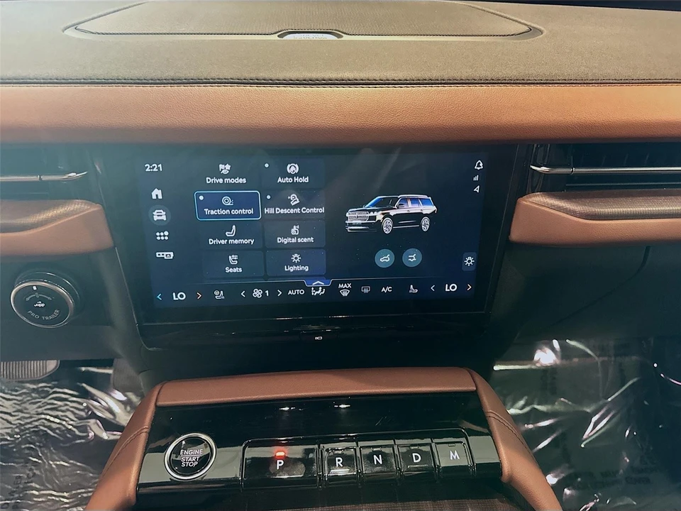 2025 Lincoln Navigator 4th Gen - Image 15 of 21