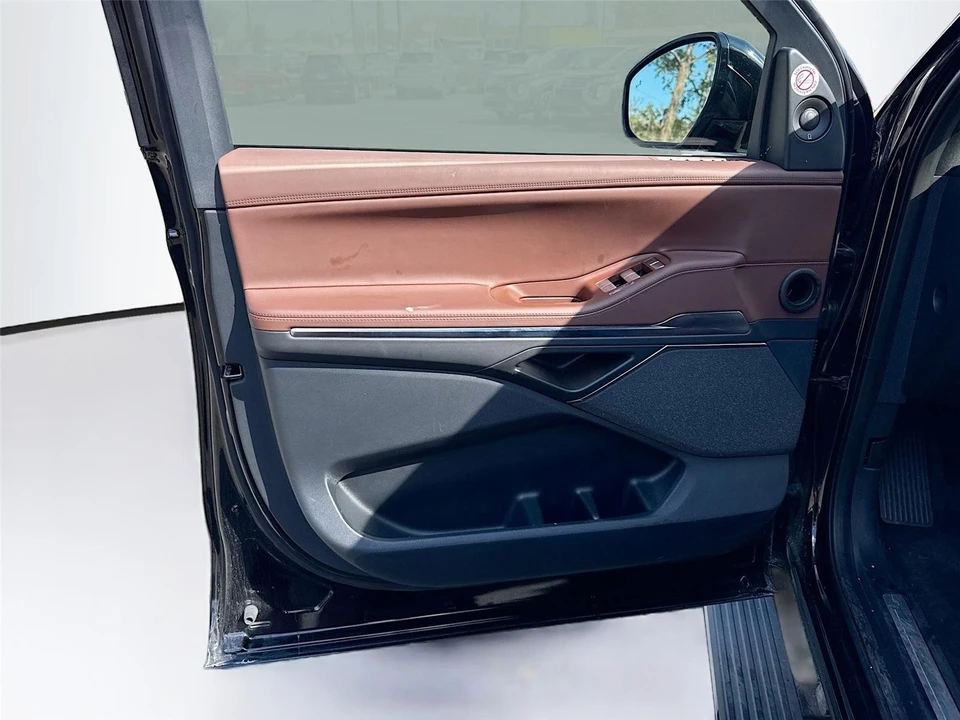 2025 Lincoln Navigator 4th Gen - Image 17 of 19