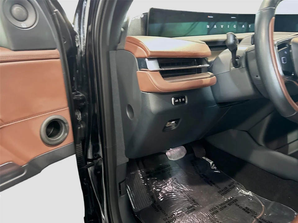 2025 Lincoln Navigator 4th Gen - Image 7 of 31