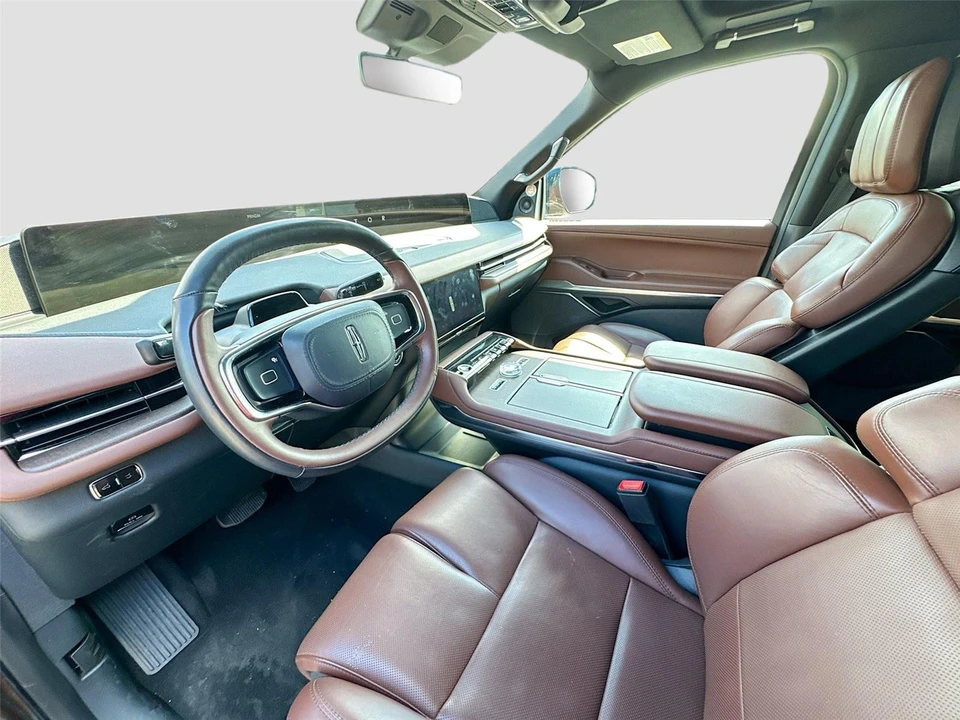 2025 Lincoln Navigator 4th Gen - Image 19 of 19
