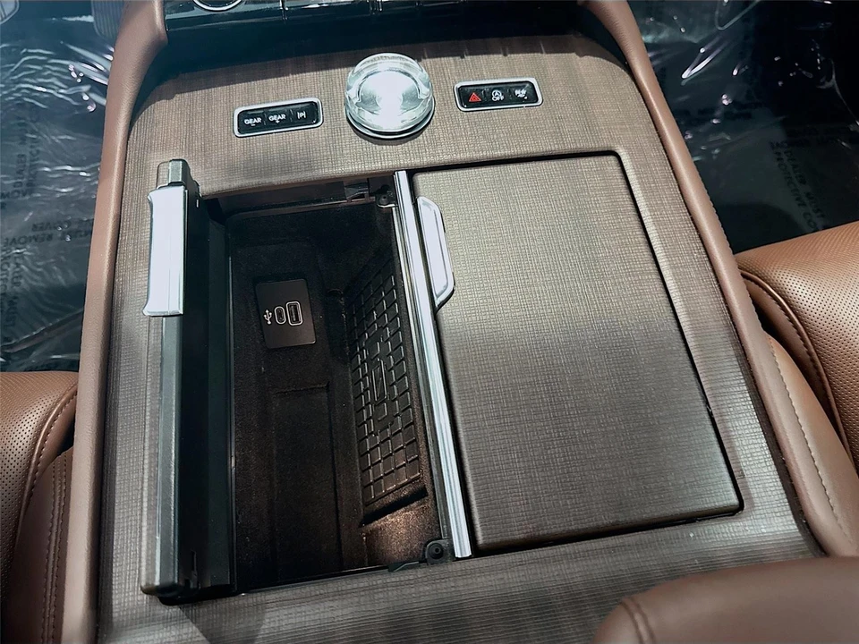 2025 Lincoln Navigator 4th Gen - Image 17 of 21