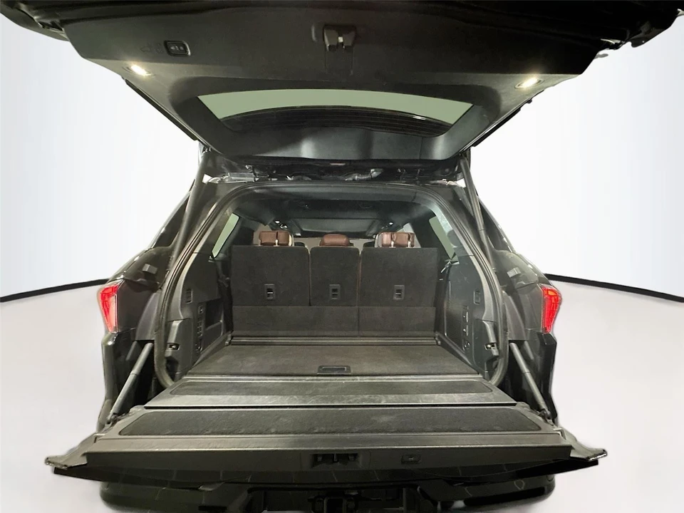 2025 Lincoln Navigator 4th Gen - Image 24 of 31
