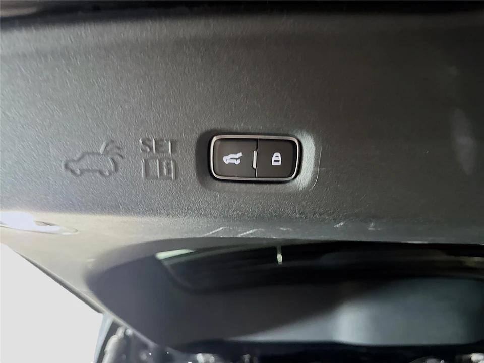 2025 Lincoln Navigator 4th Gen - Image 25 of 31