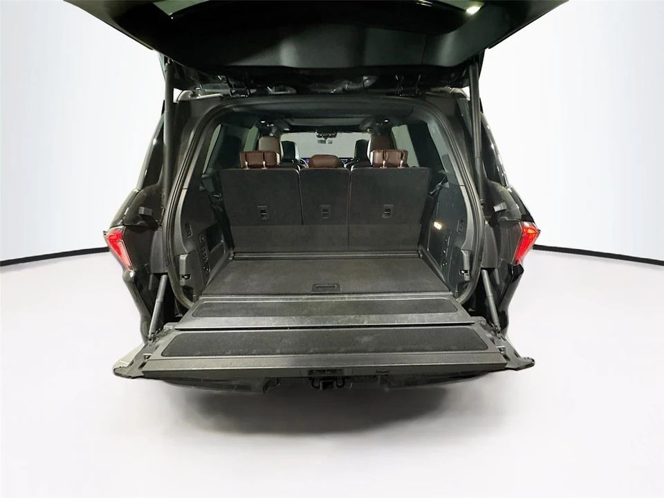 2025 Lincoln Navigator 4th Gen - Image 23 of 31