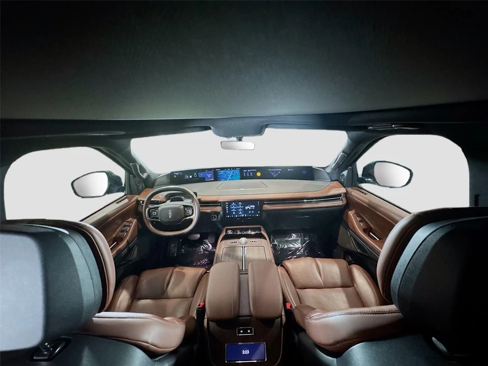 2025 Lincoln Navigator 4th Gen - Image 20 of 31