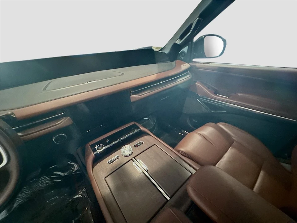 2025 Lincoln Navigator 4th Gen - Image 8 of 21