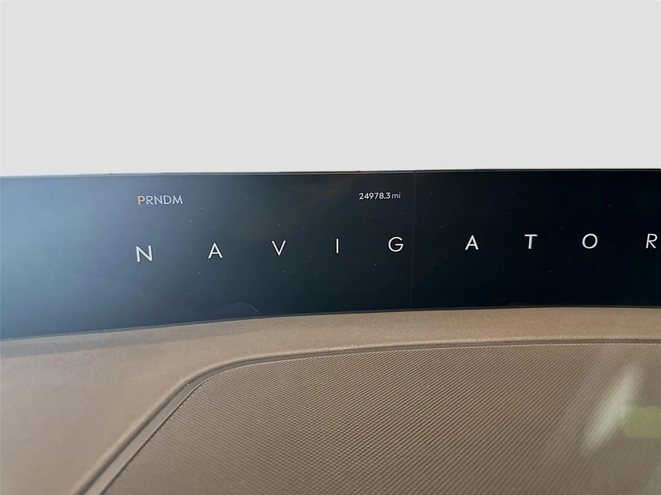 2025 Lincoln Navigator 4th Gen - Image 4 of 21