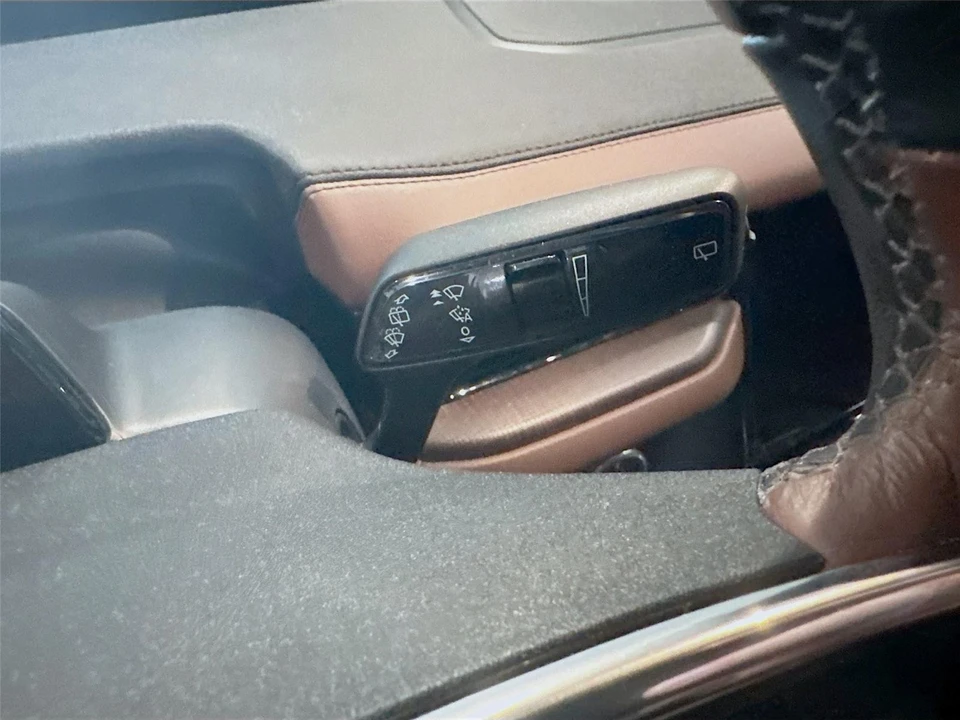2025 Lincoln Navigator 4th Gen - Image 6 of 31