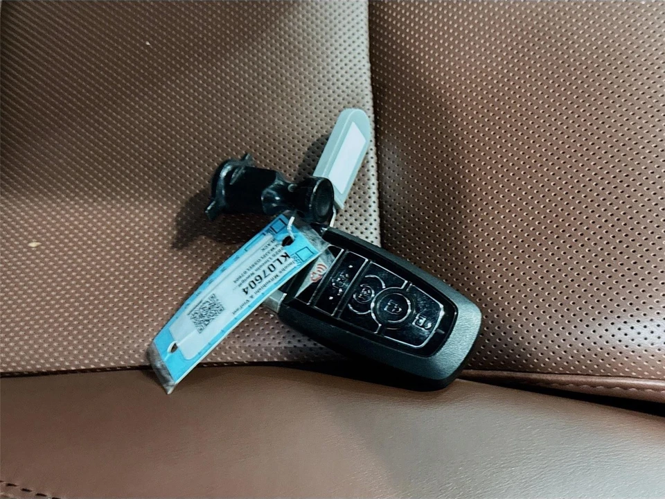 2025 Lincoln Navigator 4th Gen - Image 30 of 31