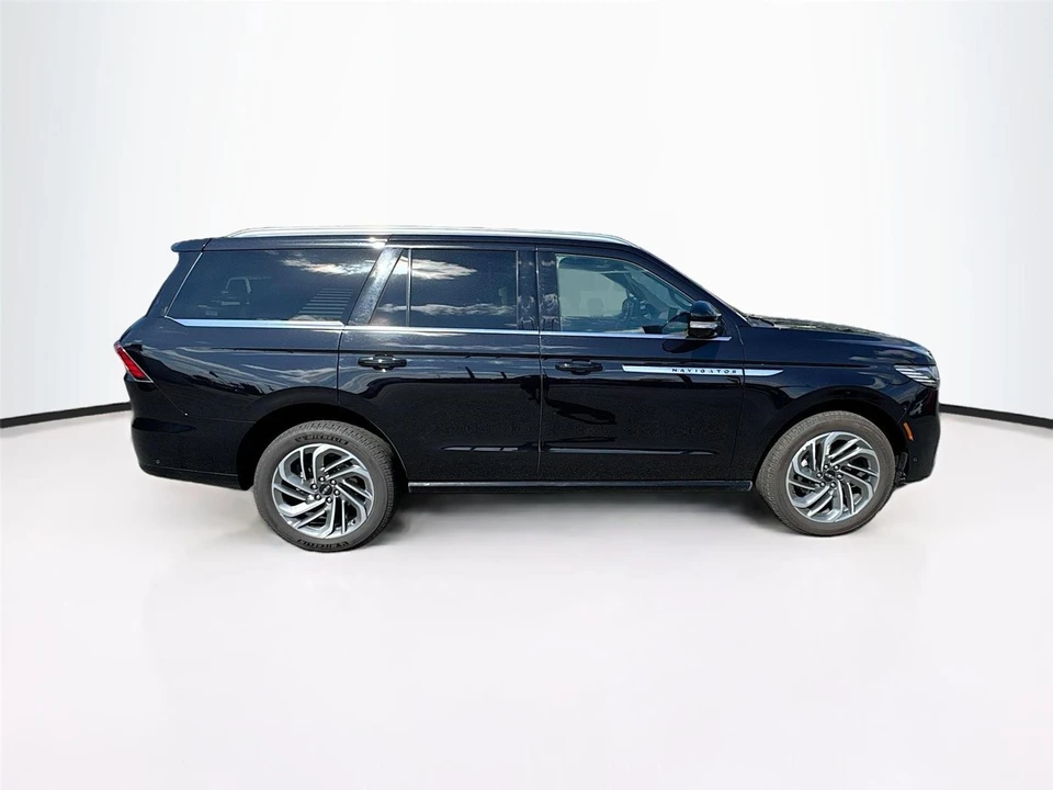 2025 Lincoln Navigator 4th Gen - Image 6 of 19
