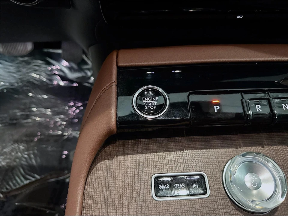 2025 Lincoln Navigator 4th Gen - Image 14 of 21