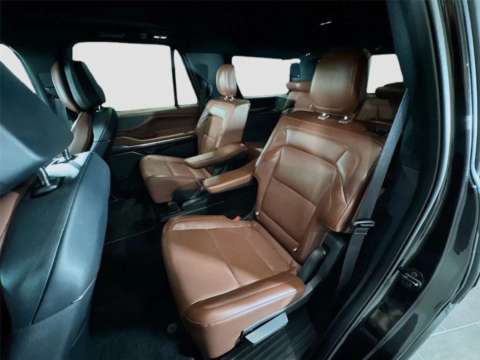 2025 Lincoln Navigator 4th Gen - Image 19 of 21