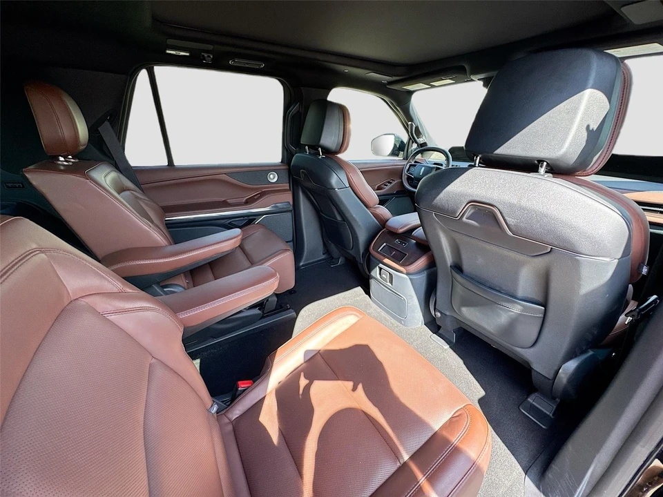 2025 Lincoln Navigator 4th Gen - Image 12 of 19