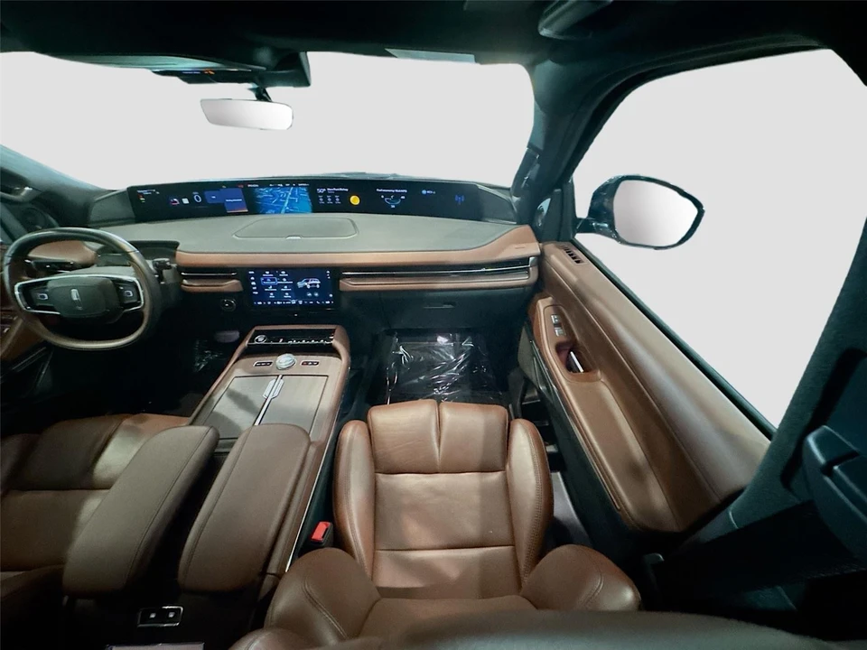 2025 Lincoln Navigator 4th Gen - Image 28 of 31