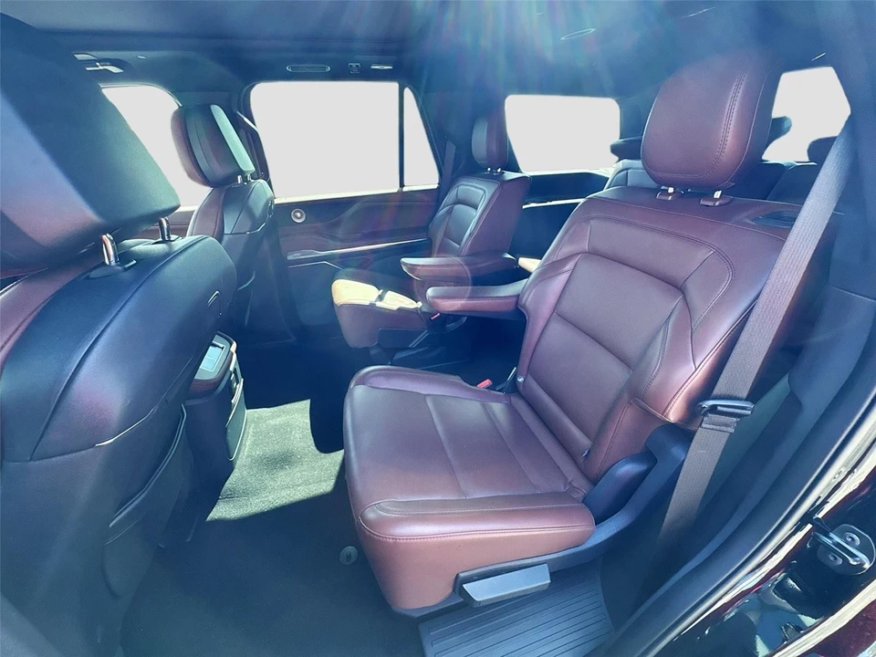 2025 Lincoln Navigator 4th Gen - Image 15 of 19