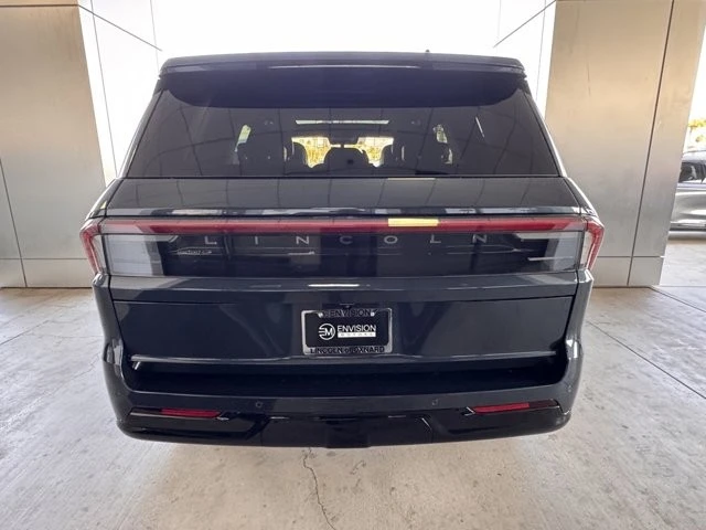 2025 Lincoln Navigator 4th Gen - Image 11 of 12