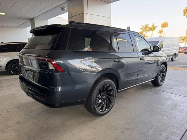 2025 Lincoln Navigator 4th Gen - Image 12 of 12