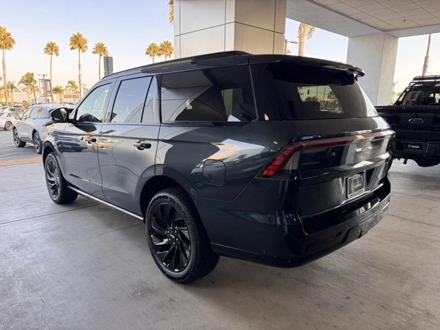 2025 Lincoln Navigator 4th Gen - Image 10 of 12